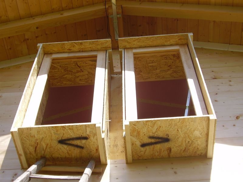 Popis: okna vytažená ven pomocí kastlových rámů