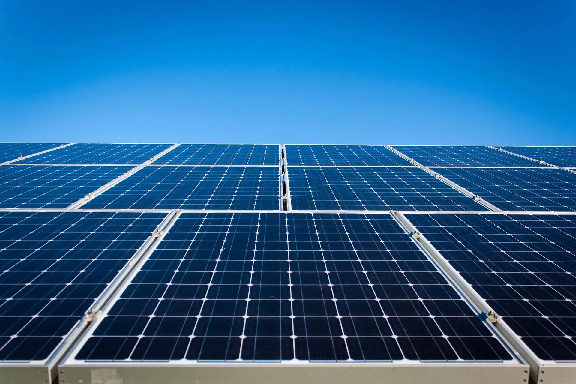 Sníží fotovoltaický panel na střeše moji uhlíkovou stopu?